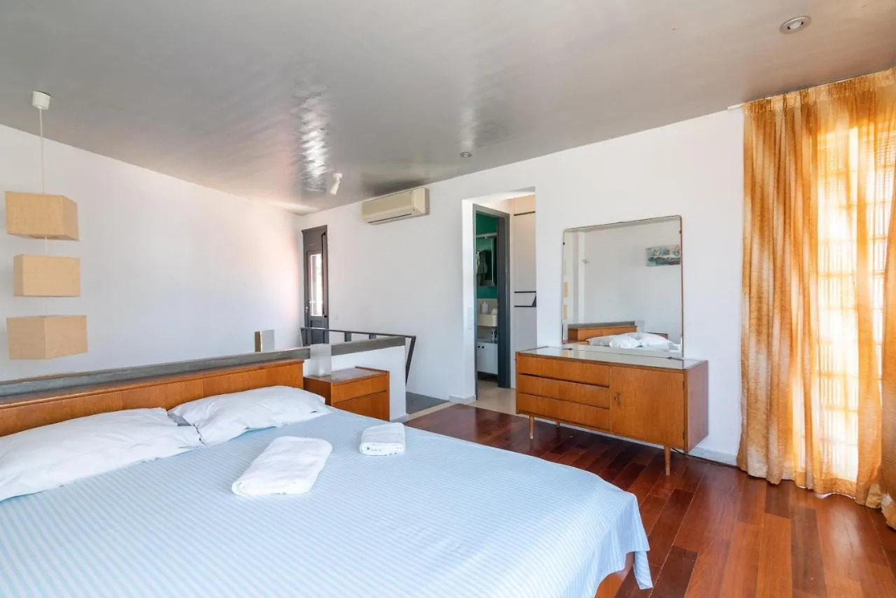 Red Beachfront Apartment Kokkini Hani