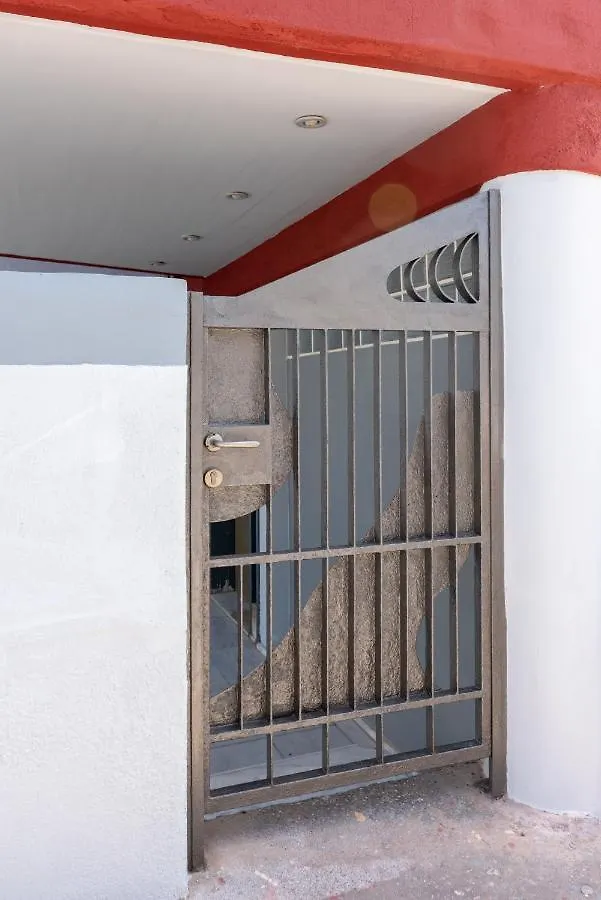 Red Beachfront Apartment Kokkini Hani