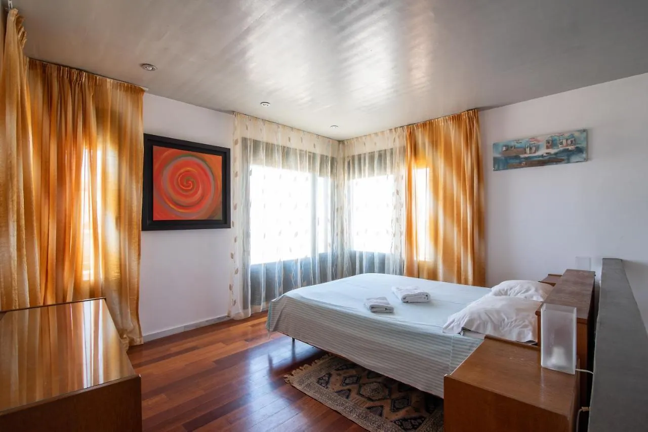 Red Beachfront Apartment Kokkini Hani