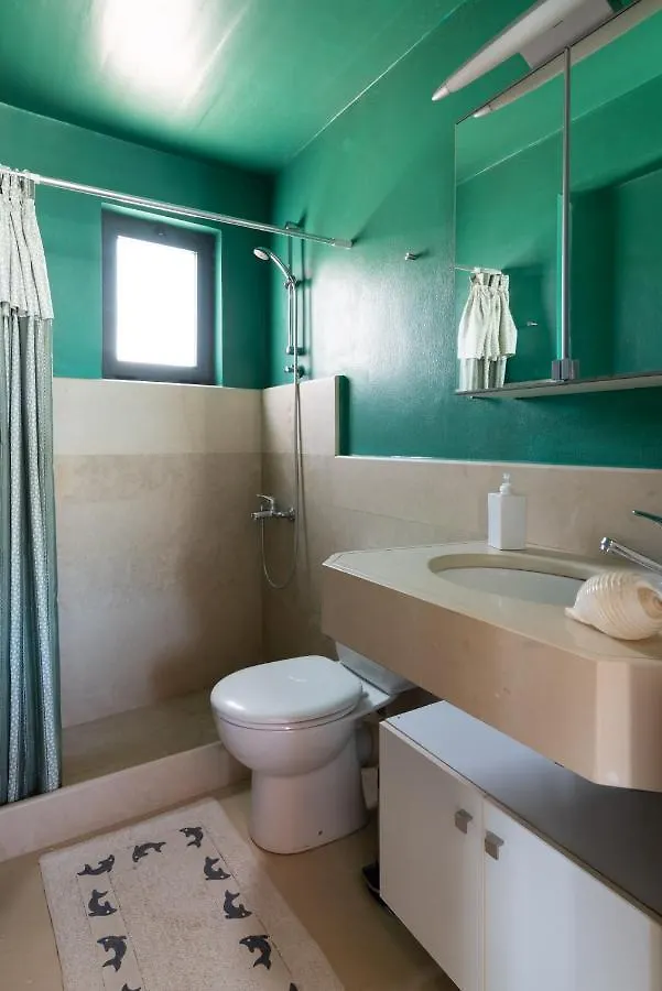 Red Beachfront Apartment Kokkini Hani Grecia